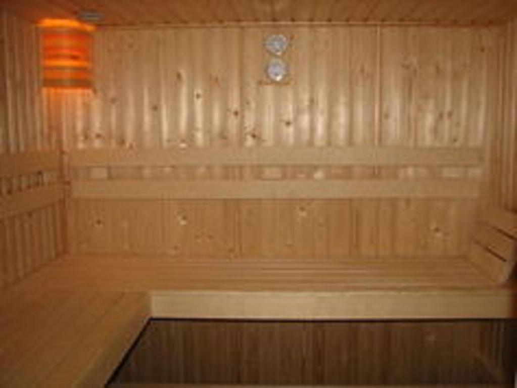 Hotel Kristaly ไฮจ์ดุสโซบอสโล ภายนอก รูปภาพ